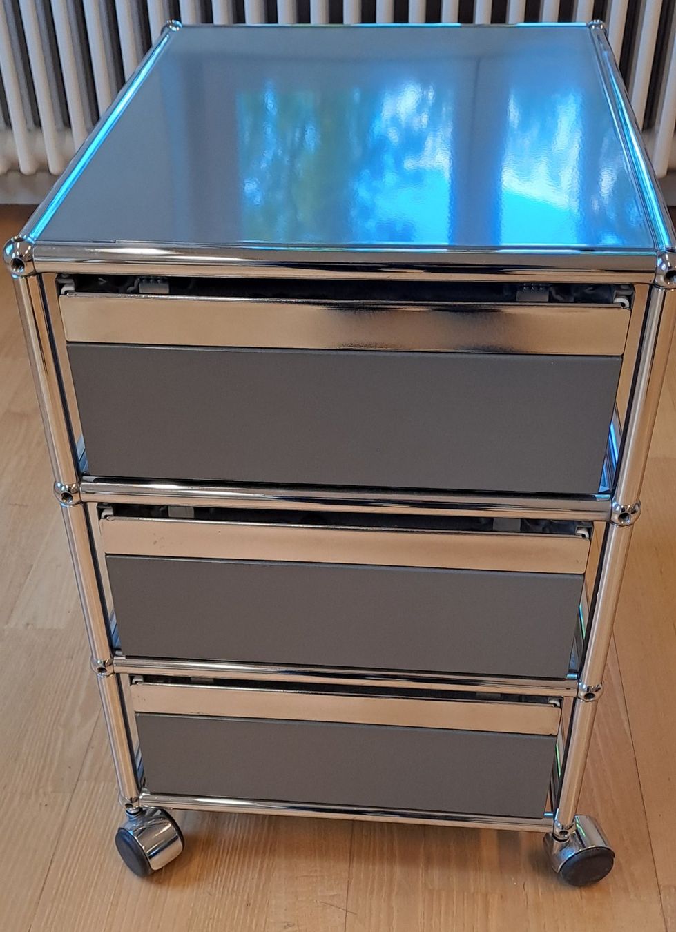 USM Kommoden: Schöner USM Haller Container mit Rollen (mittelgrau) – Gebraucht aus Winterthur von altrade 3