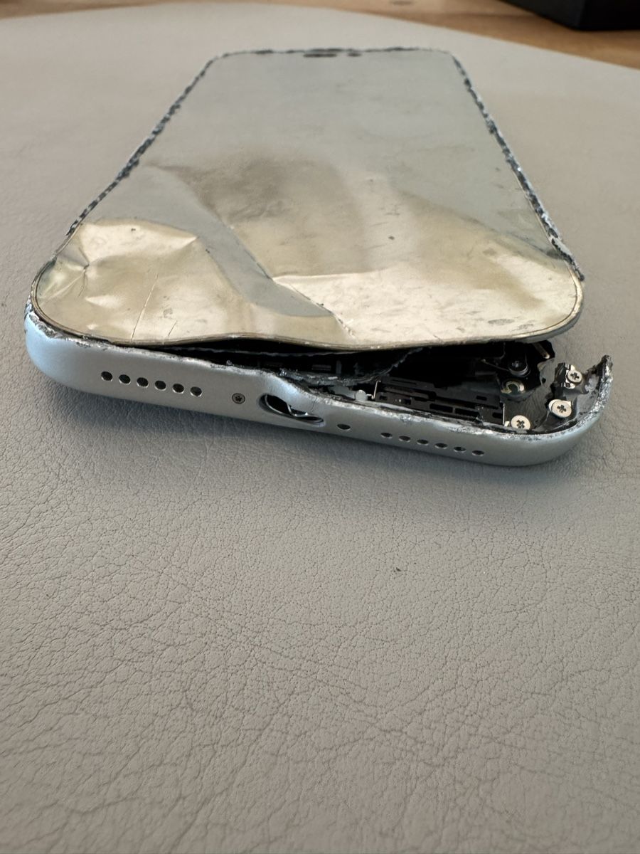 Apple Telefoni cellulari / Smartphones: iPhone 17 Pro Max – Difettoso da Adliswil venduto da Busys 1