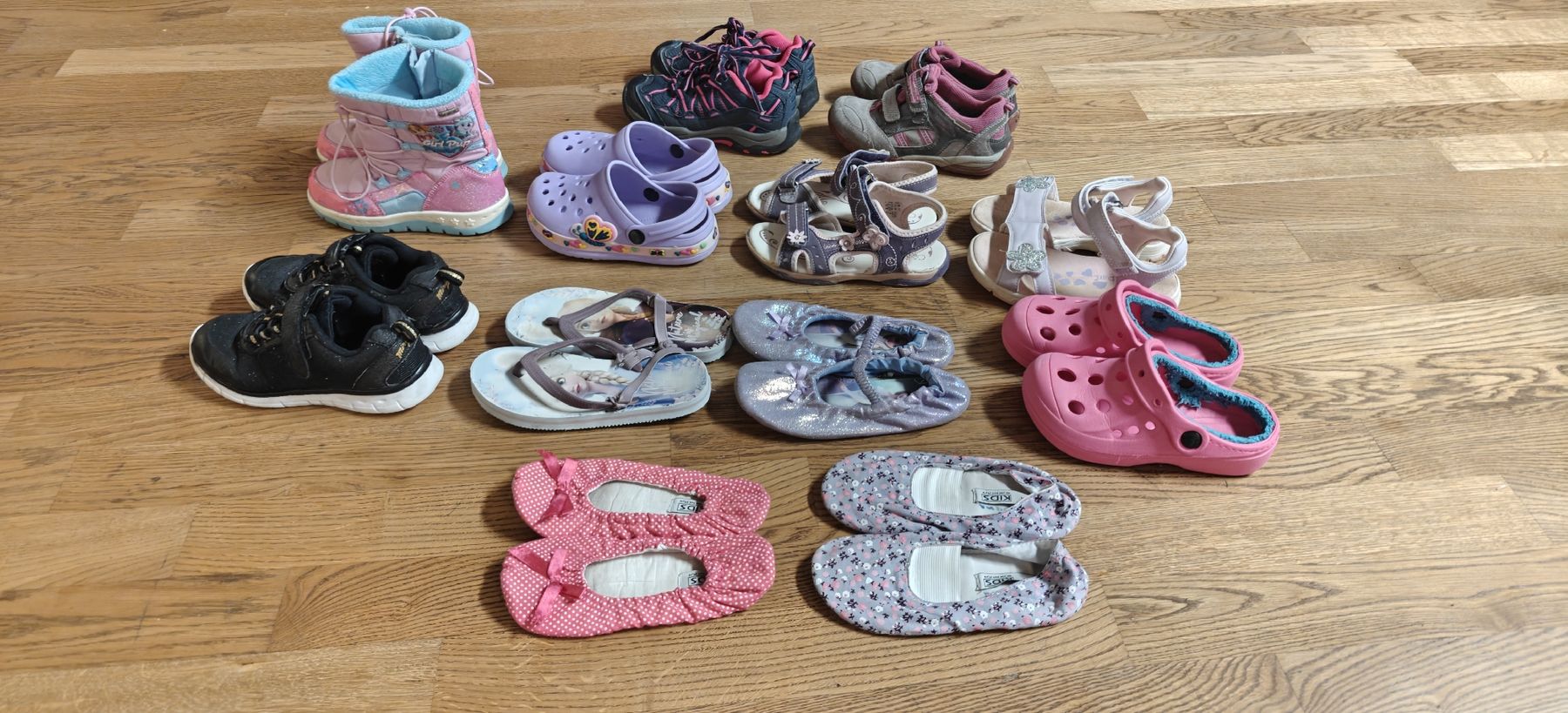 Scarpe per ragazzi: Mädchen Schuhe Set 12 Stück , Gr.29/30 – Usato da Obernau venduto da ChooseWisely 1