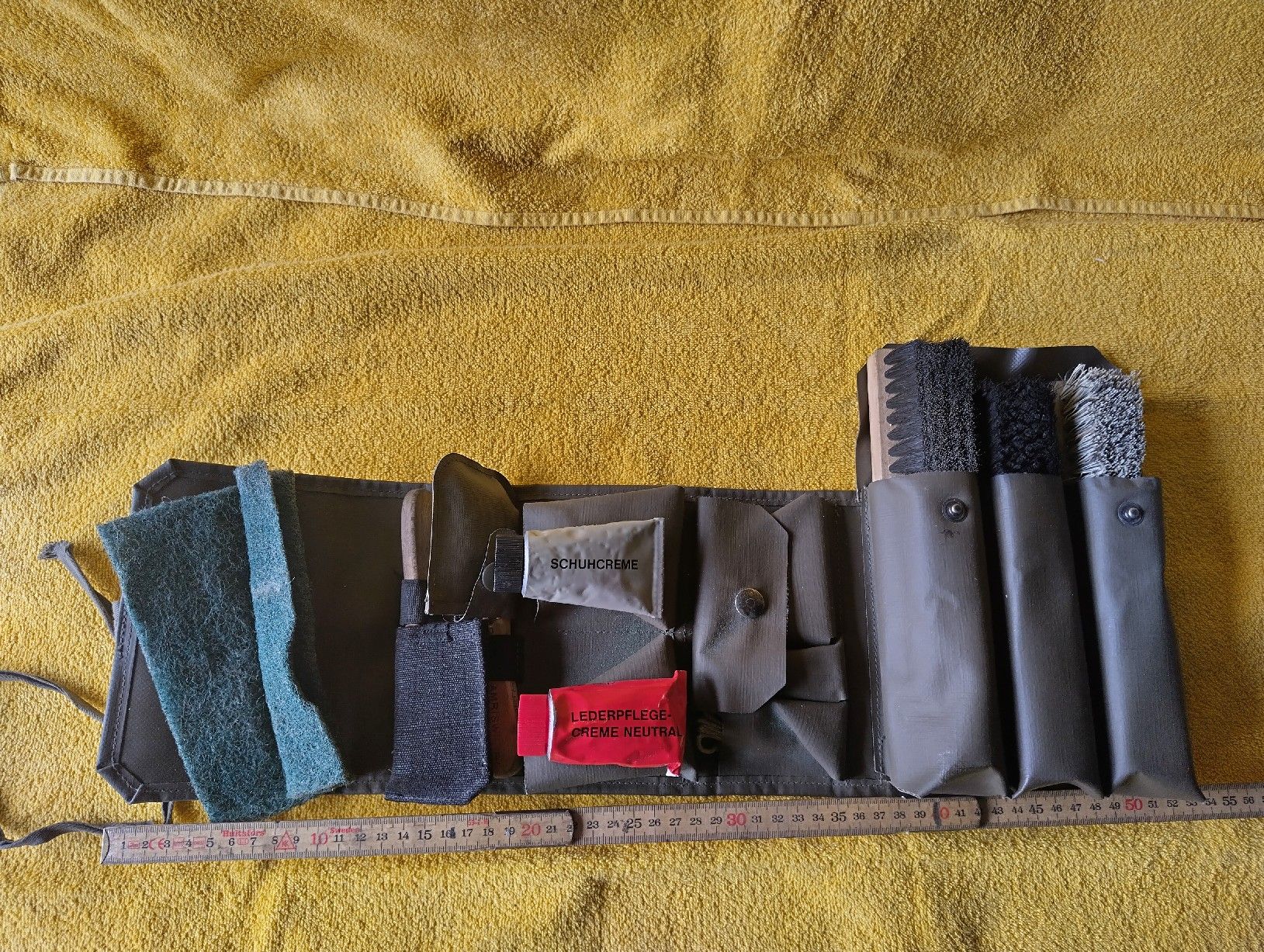 Schweizer Armee Pflegeprodukte: Original Schweizer Armee Schuhputzzeug, Komplett! – Gebraucht aus Uetendorf von hof_2rmq 3