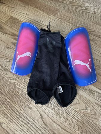 Puma Fussball Schienbeinschoner Gr. M mit Strumpf