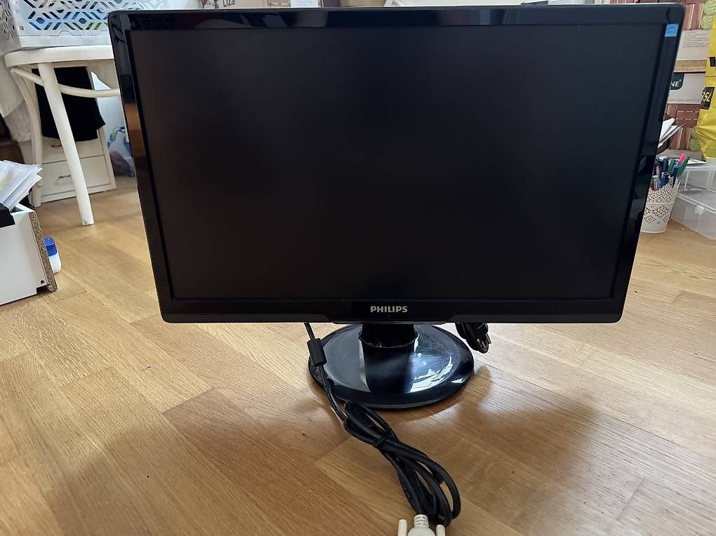 Ecrans: Bildschirm PHILIPS 244E2/SB E-LINE 24'' TFT BLACK – D'occasion à Therwil par niggidaetsch