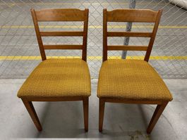 2x schöne alte Stühle Massivholz Akazie- Sitzpolsterung
