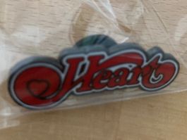 Heart  Pin Anstecker Punk Metal Rock Band