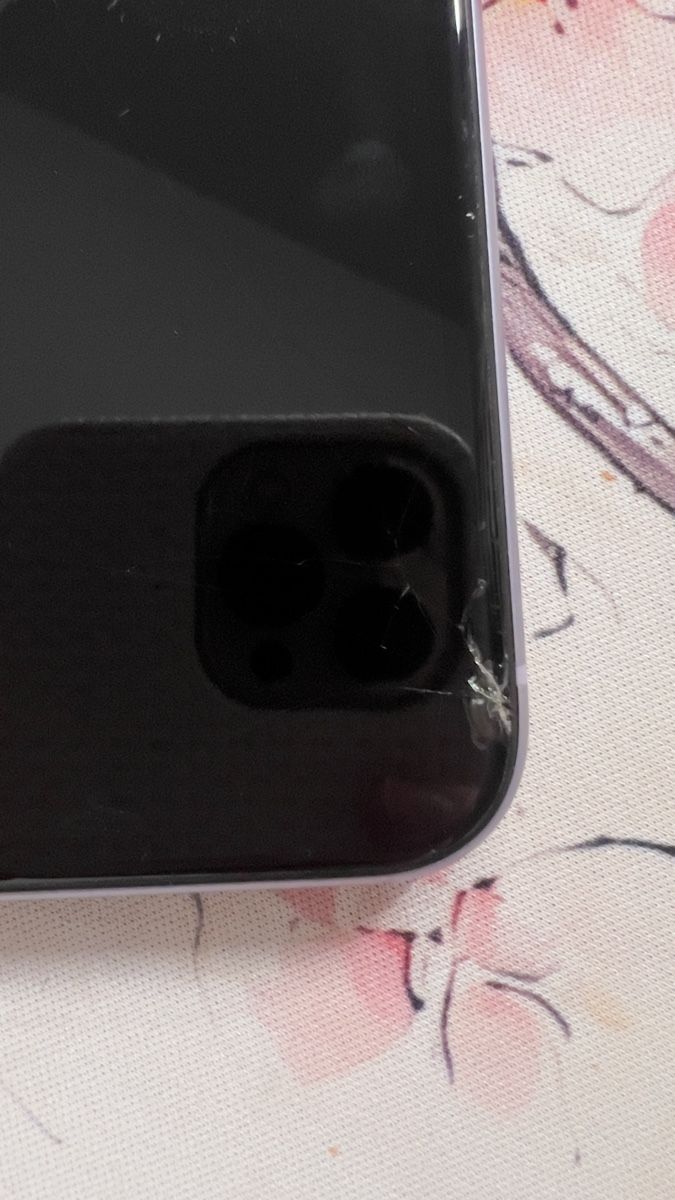 Apple Telefoni cellulari / Smartphones: Apple iPhone 11 Violett – Usato da wettingen venduto da fionaadjc 6