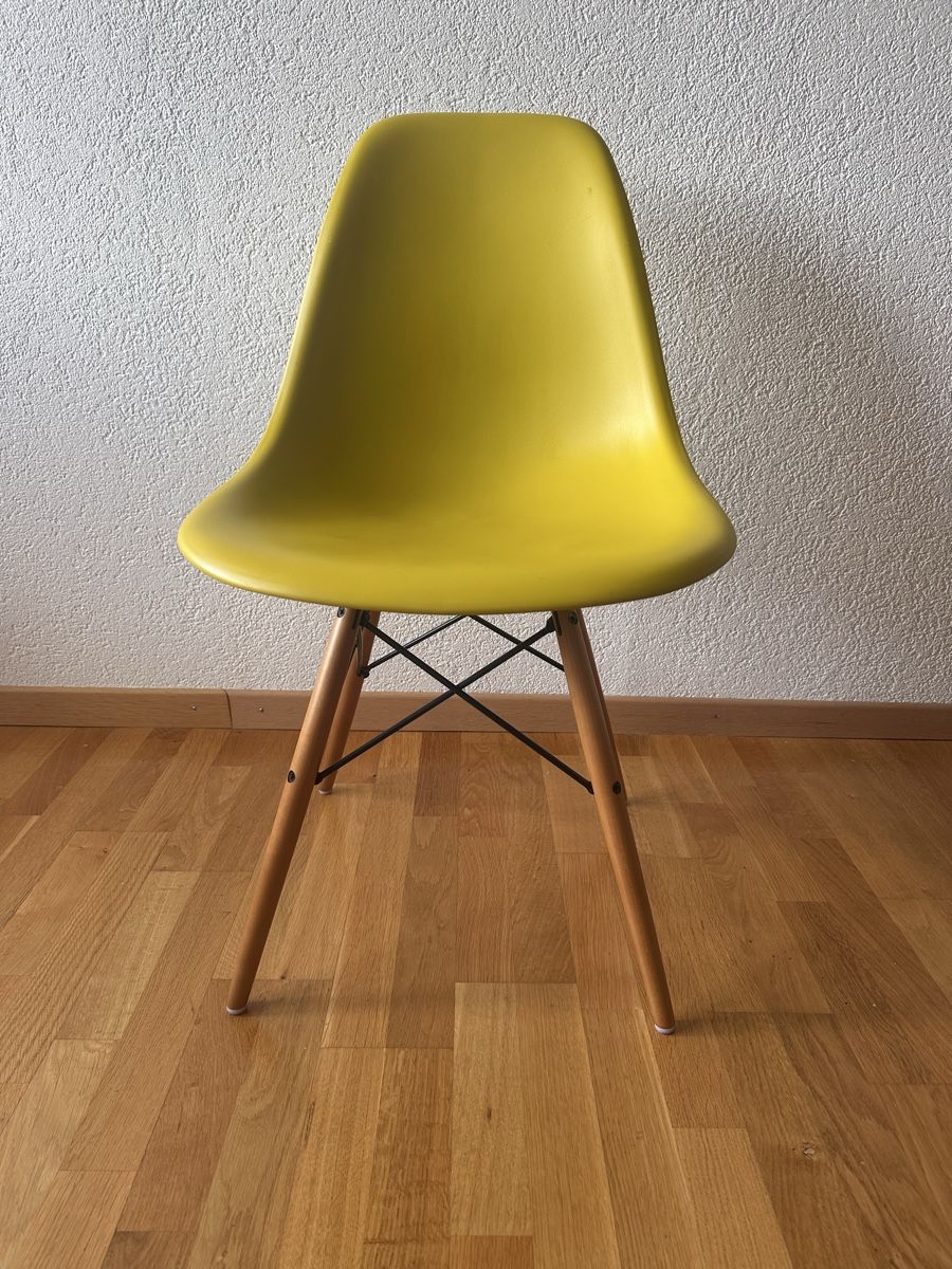 Vitra Sedie: Vitra Eames Sidechair – Usato da Triesenberg venduto da Anna_B1