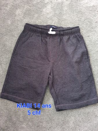 Short Kiabi garçon, taille 14 ans, parfait pour l'été!