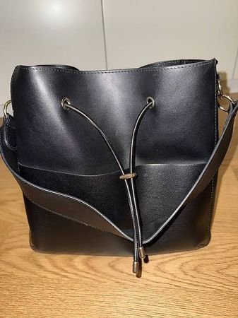 Schwarze Bucket Bag / Schultertasche