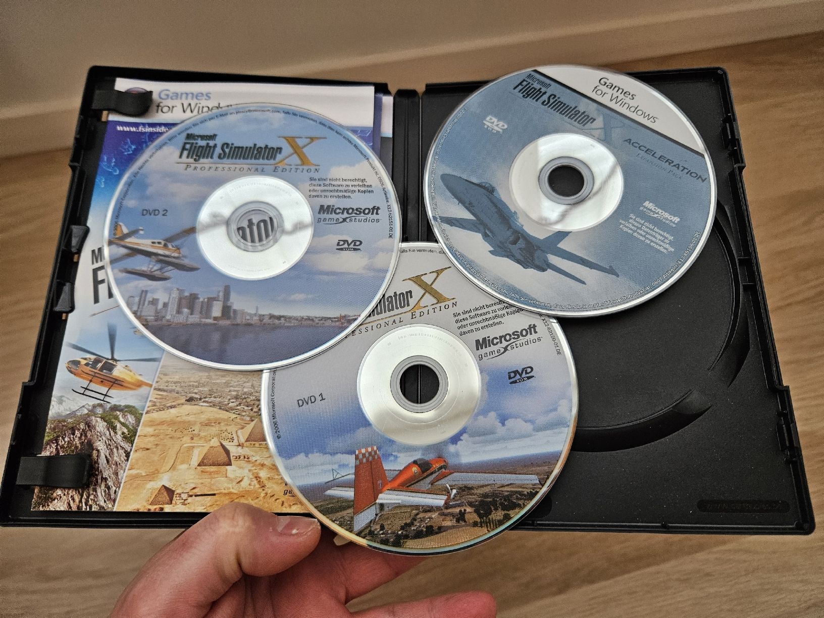 Microsoft Spiele: Flight Simulator Gold Edition + Flight Simulator 2004 – Gebraucht aus Jona von vik_j6r6 2