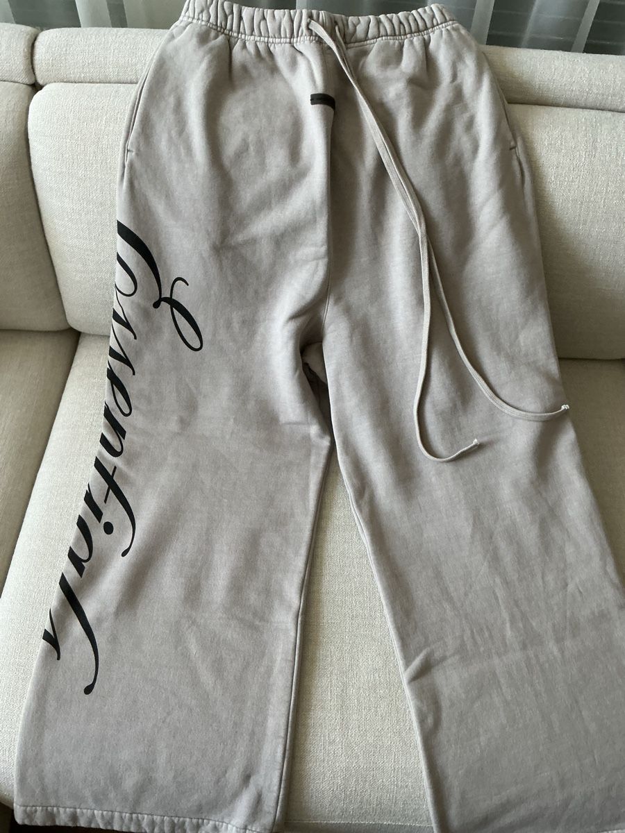 Fear of God Pantalons: Fear of God Essentials joggers – Neuf (Voir description) à Freienbach par sat_yny8