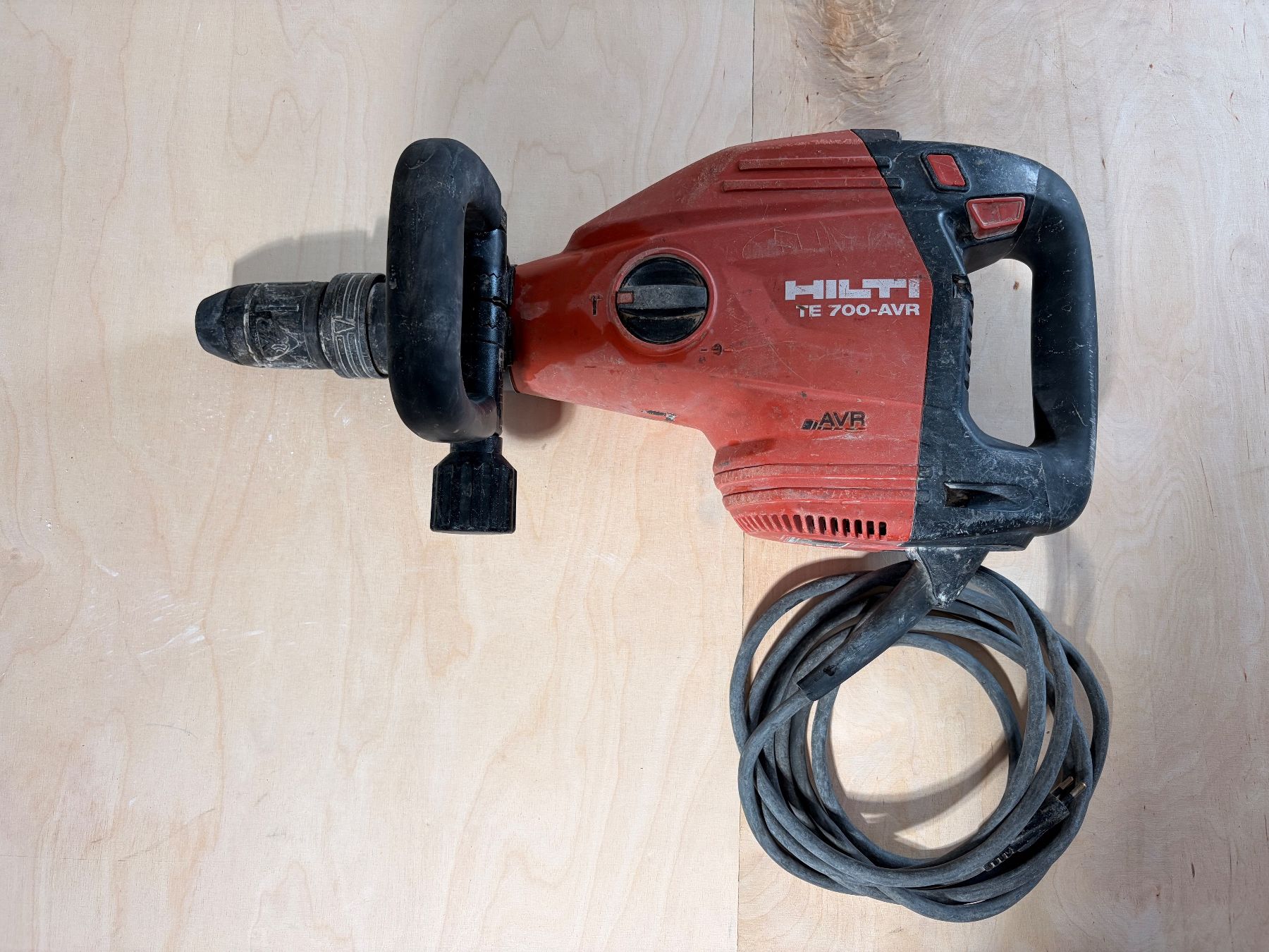 Hilti Tutti gli attrezzi: Hilti TE 700-AVR Spitzhammer – Usato da Zürich venduto da studiobellevue