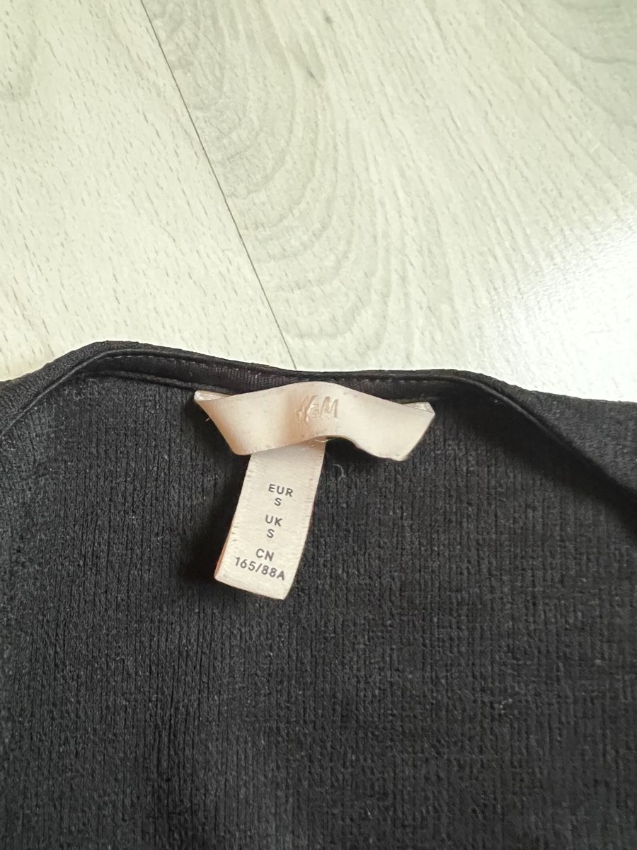 H&M Top: Schwarzes H&M Oberteil mit Raffung Gr. S  – Usato da Bern venduto da fla_yj25 3