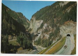 SAN-BERNARDINO-STRASSE in der Viamala-Schlucht - Auto