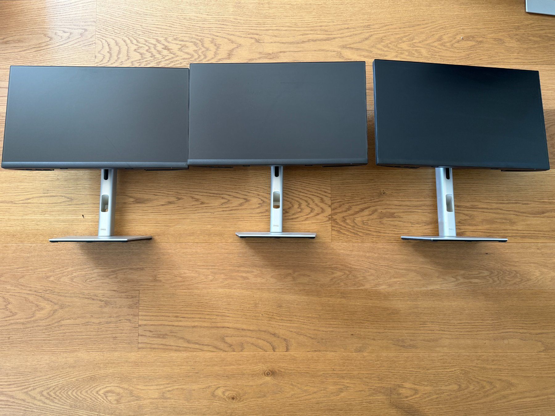 Dell Monitor: 3 x Ecrans DELL P2222H - 21.5" – Usato da Founex venduto da MaevaMatahi