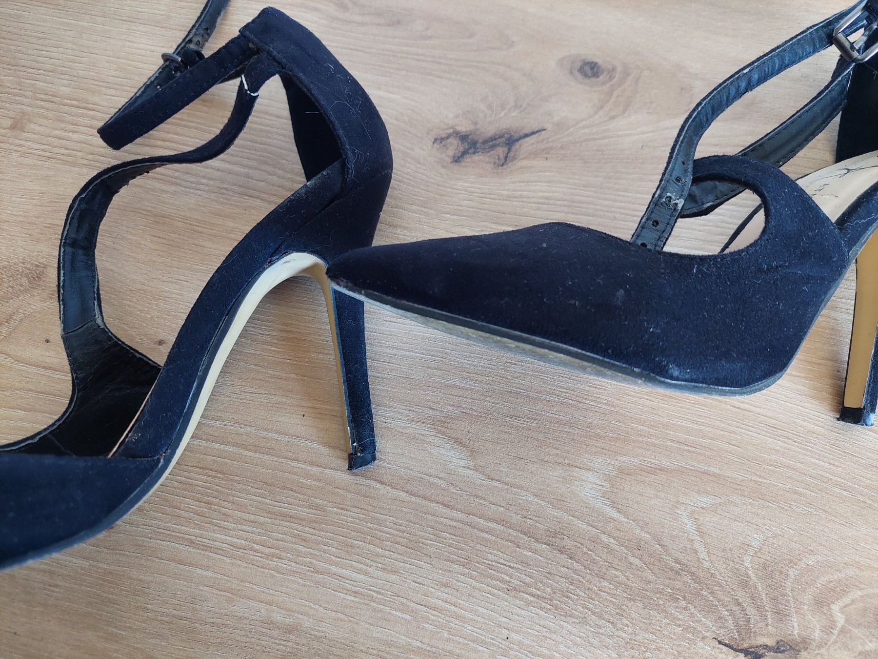 Scarpe da donna: SCHWARZE SANDALEN GR. 37 – Usato da Münchenstein venduto da Strupfi 2