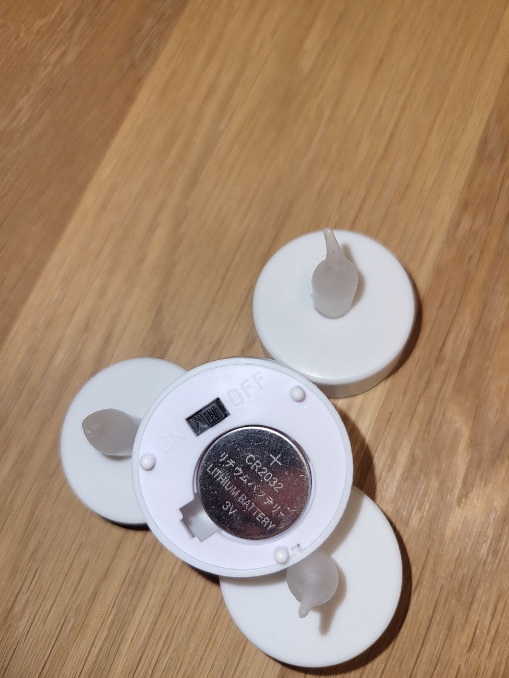 Candele: 4 LED-Teelichter, flackernd orange, neu mit Batterien – Nuovo (secondo la descrizione) da Goldach venduto da K.G.18 1