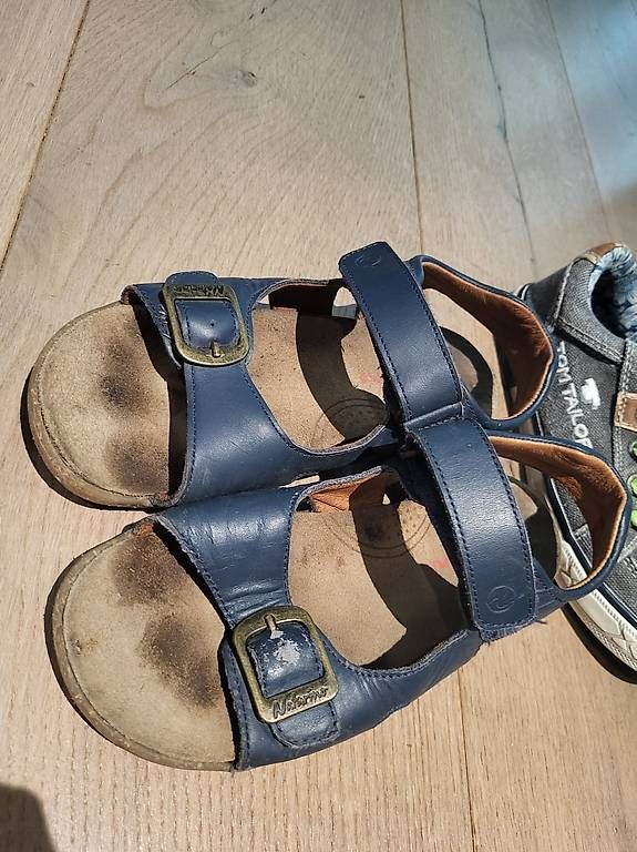 Schuhe für Jungen: Leder Sandalen dunkelblau junge bueb grösse 31 – Gebraucht aus Schänis von Sonntagskind89