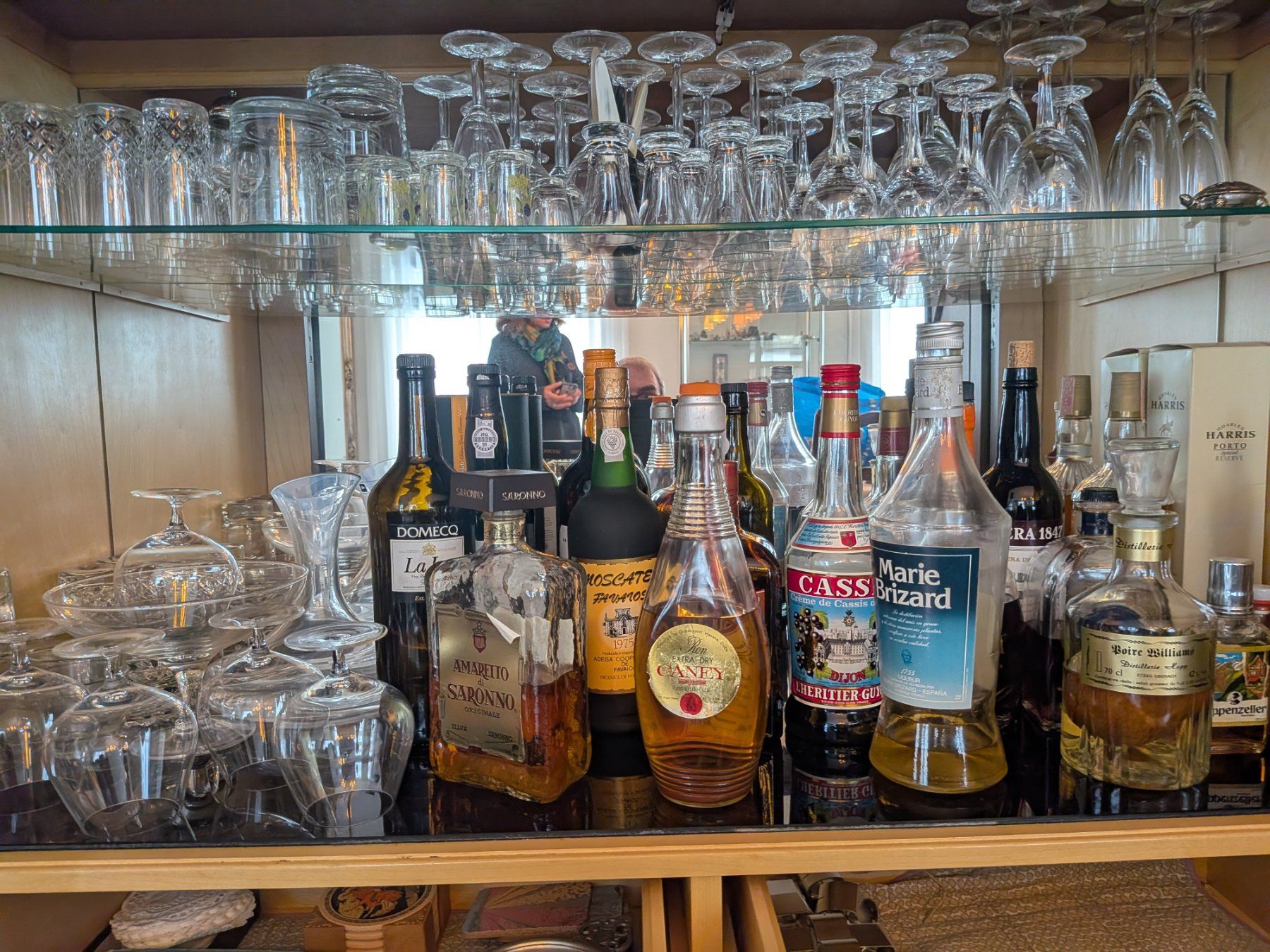 Armadi: Massiver Bar Schrank – Usato da Effretikon venduto da Mgossner 3