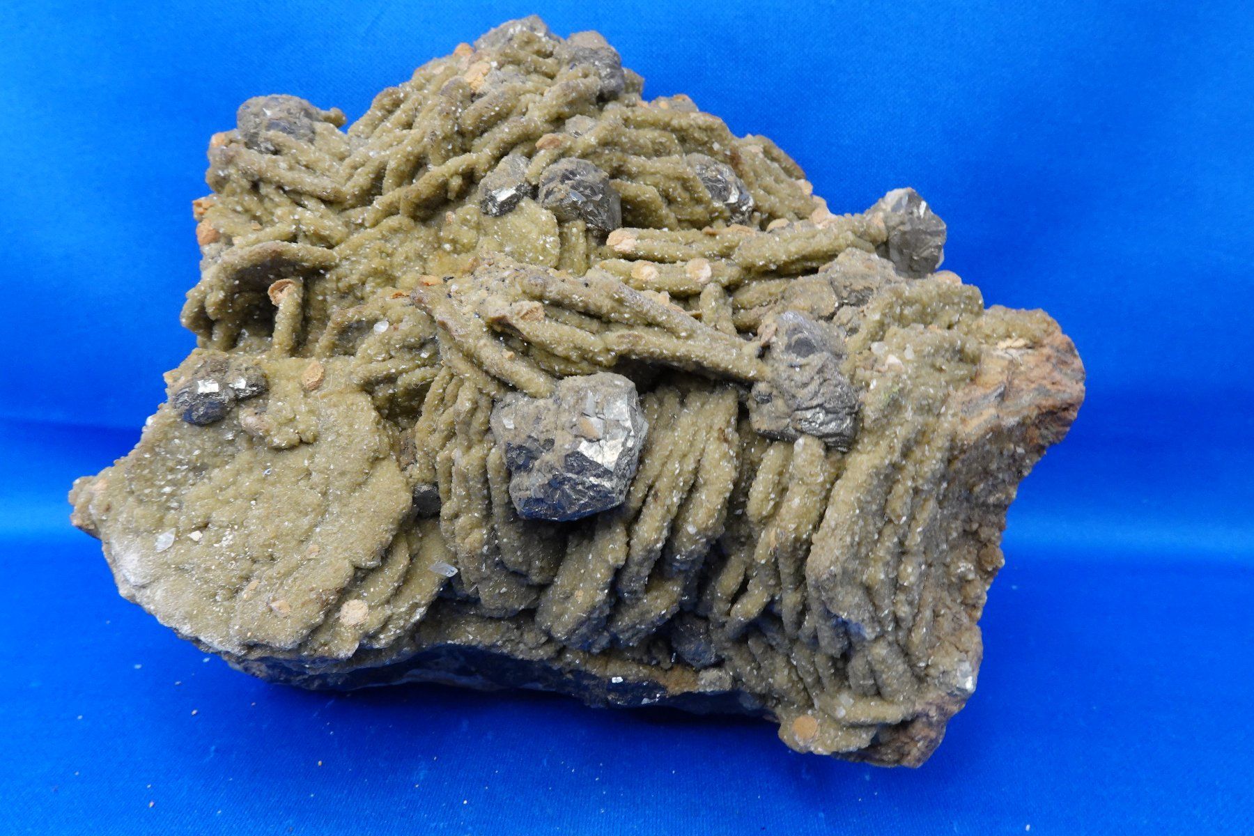 Minerali & Pietre curative: Pyrrhotit mit Siderit und Chalkopyrit – Usato da Schinznach Bad venduto da Demerald 1