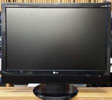 LG MONITOR/TV 24“ DVI VGA S-VIDEO SCART etc.