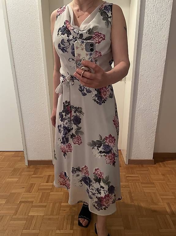 Robes: Sommerkleid mit Blumenmuster Gr 38 – D'occasion à Zürich par Maggi1980 1