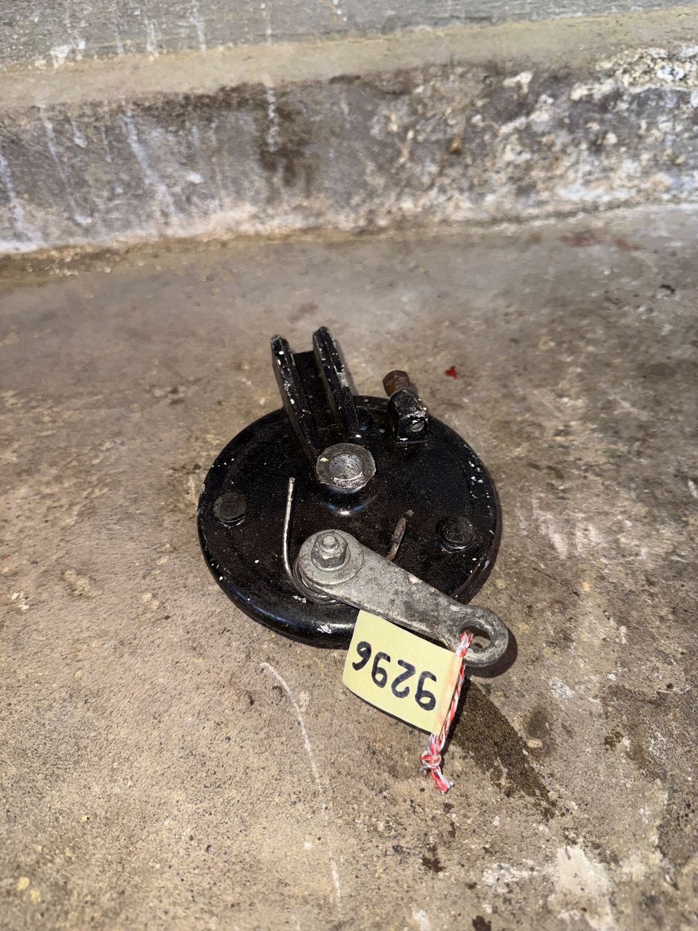 Fantic Mofa-Ersatzteile: Fantic Issimo Mofa Bremsankerplatte – Gebraucht aus Fahrni b. Thun von berger_tuning34 1