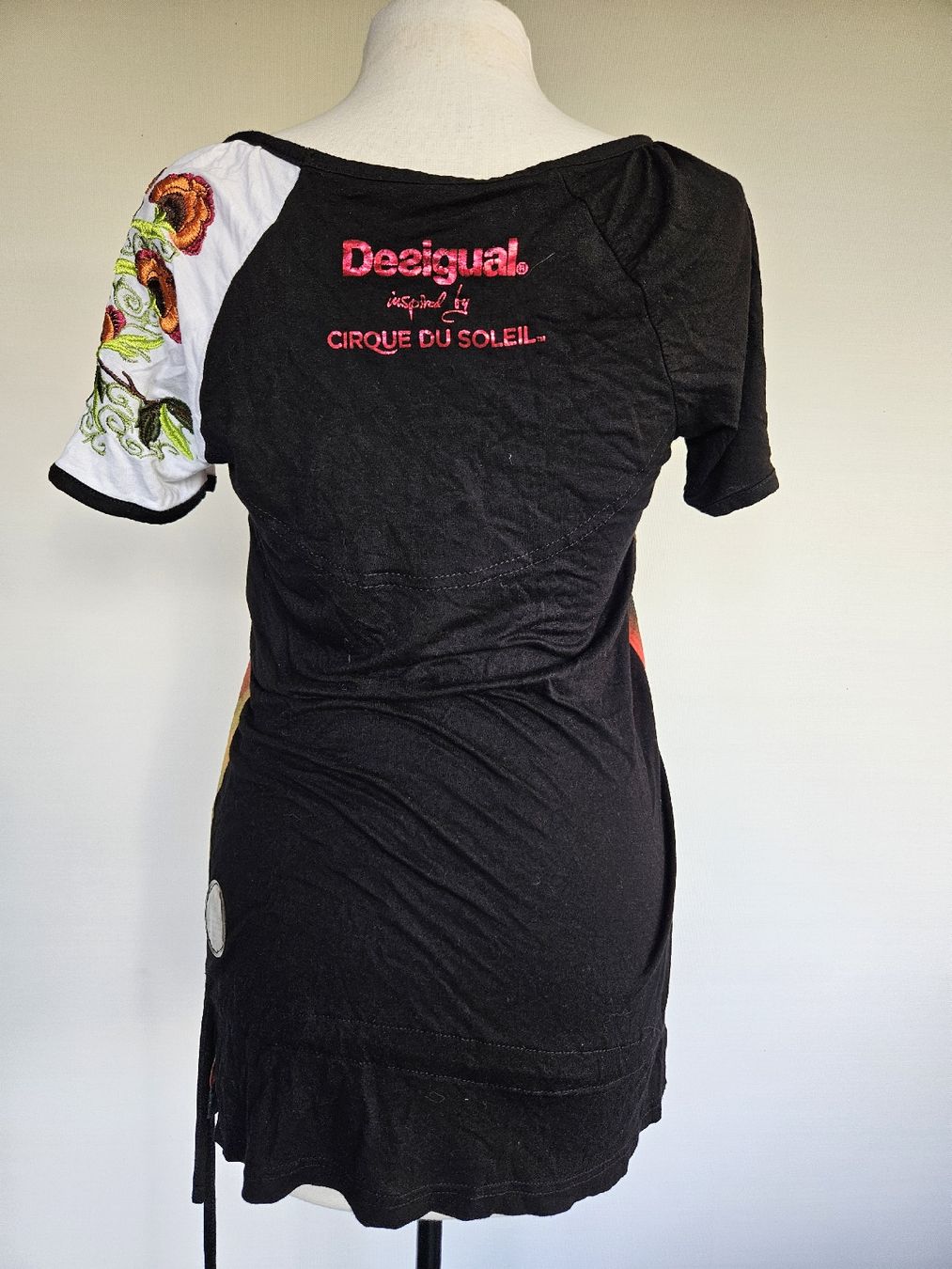 Desigual T-shirt: Desigual T-Shirt  – Usato da Hochdorf venduto da Berry005 2