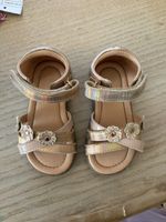 Sandales dorées fille, taille 22, parfaites pour l'été!