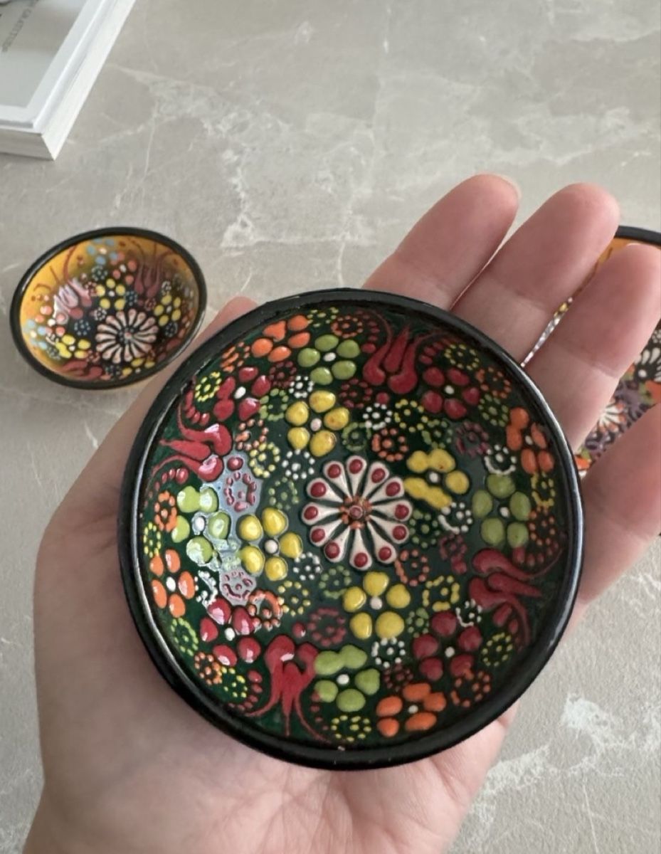Set di tavolo e panche: Handgefertigte traditionelle Schälchen – Nuovo e nell'imballaggio originale da Sins venduto da sum_lv6d 4