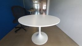 Weisser runder Tisch IKEA DOCKSTA