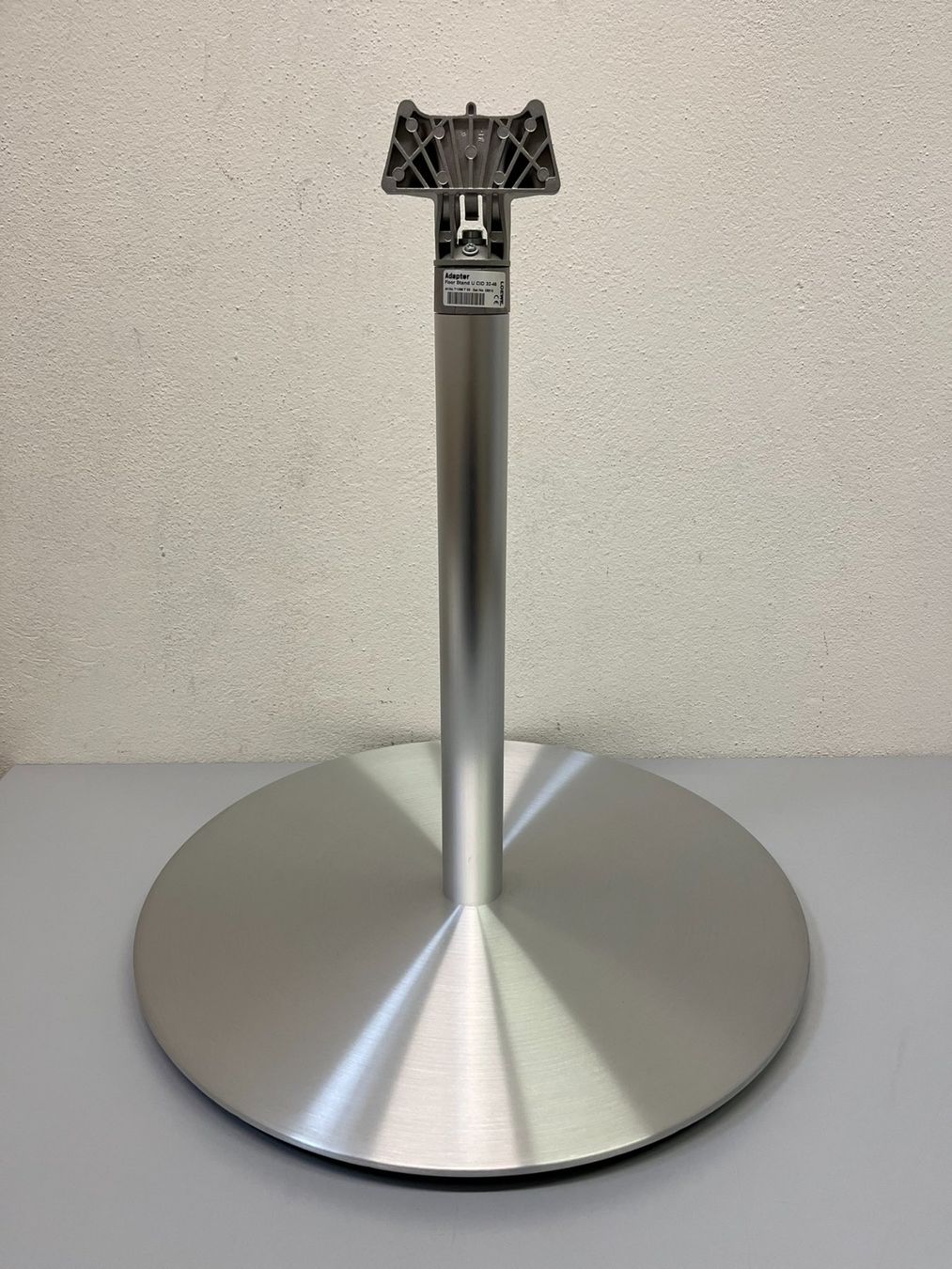 Supporti a parete: Loewe Floor Stand U CID 32-46 – Usato da Hochdorf venduto da av-electronics