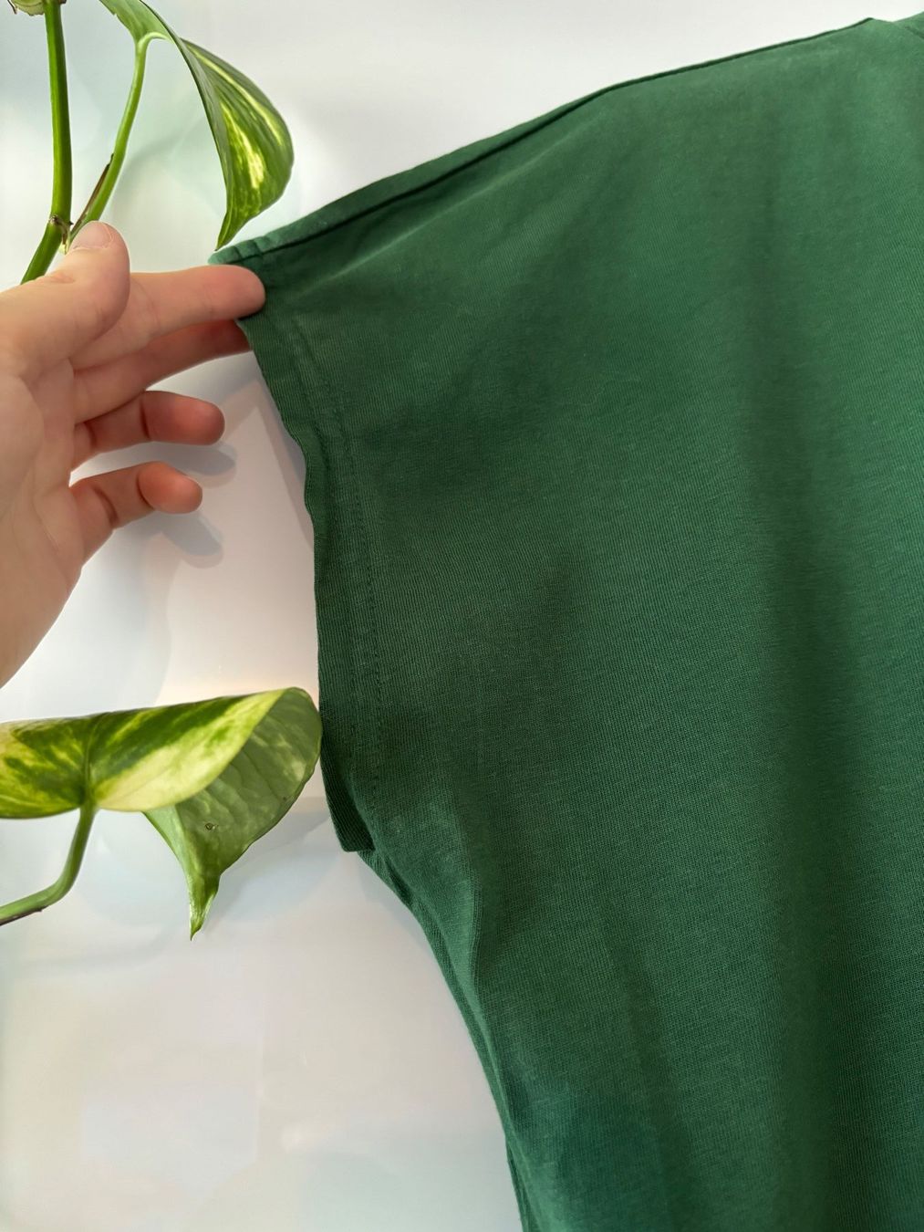 Weekday T-shirt: WEEKDAY grünes Shirt Gr. M – Usato da Zürich venduto da missmodernage 1