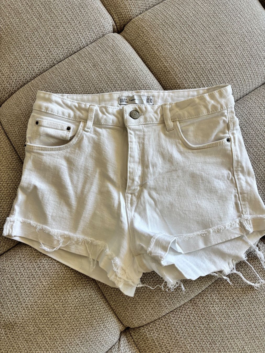 Zara Jeans: Short en jeans blanc taille M Zara – D'occasion à Bulle par lfr_gfx8