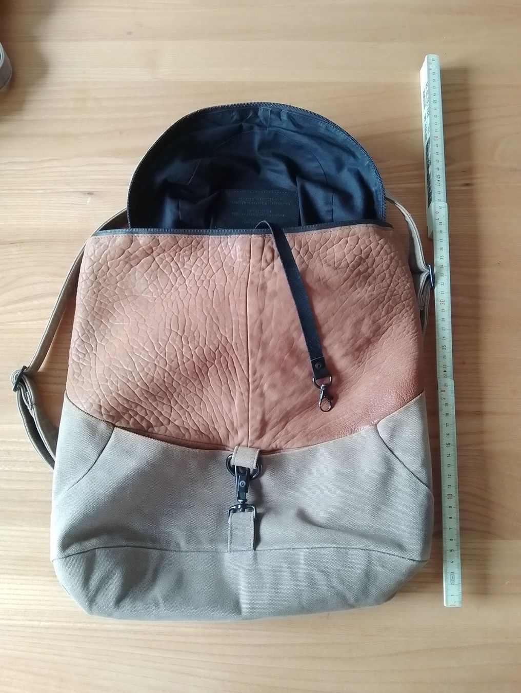 Zaini: Super Schweizer Rucksack Kalbsleder Stoff Reissverschl. def. – Difettoso da Luzern venduto da Seri4 2