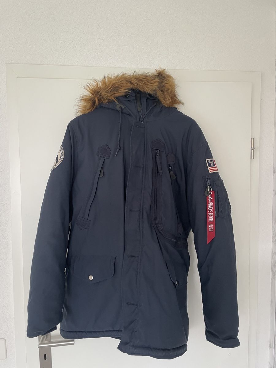 Alpha Industries Vestes: Herren Parka Alpha Industries Grösse M dunkelblau – D'occasion à Fahrwangen par jus_5lz7