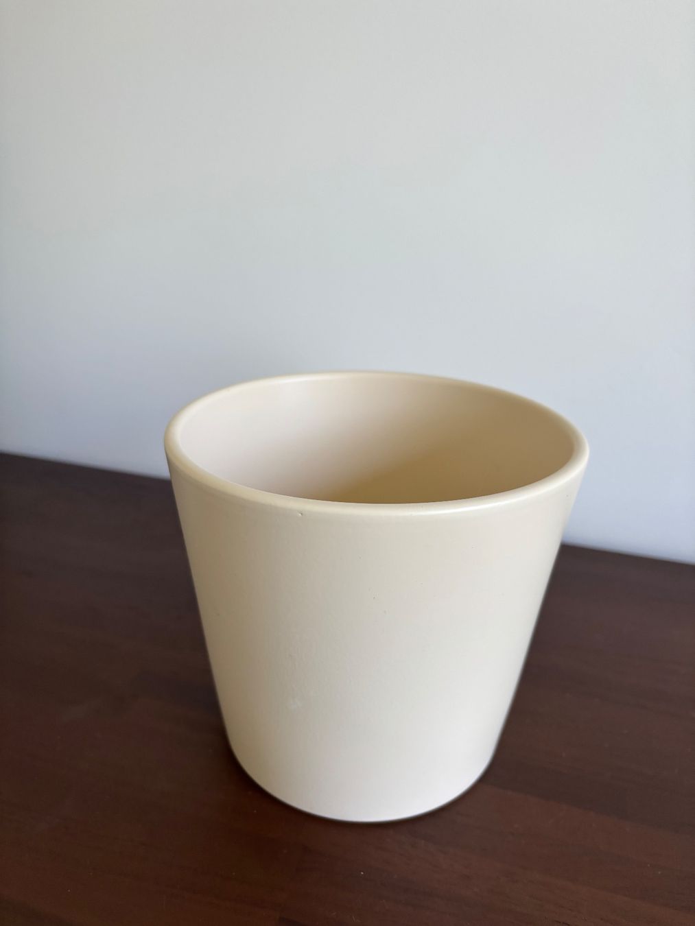 Vasi per fiori: Cream Ceramic Pot 16cm width – Usato da Zürich venduto da cha_jz8q 1