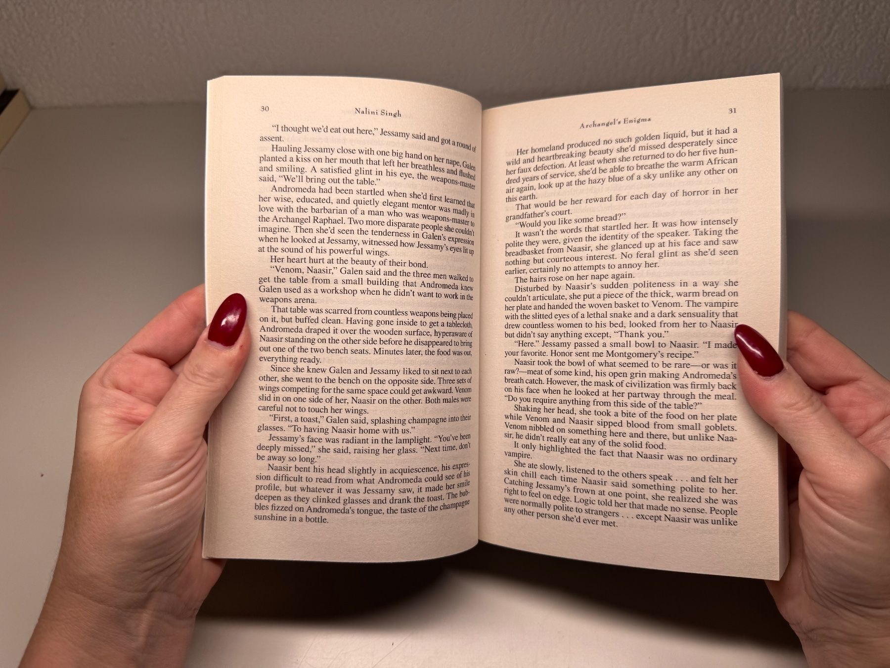 Bücher: NOVEL: Nalini Singh, Archangel's Enigma – Gebraucht aus Grosswangen von English_books 4