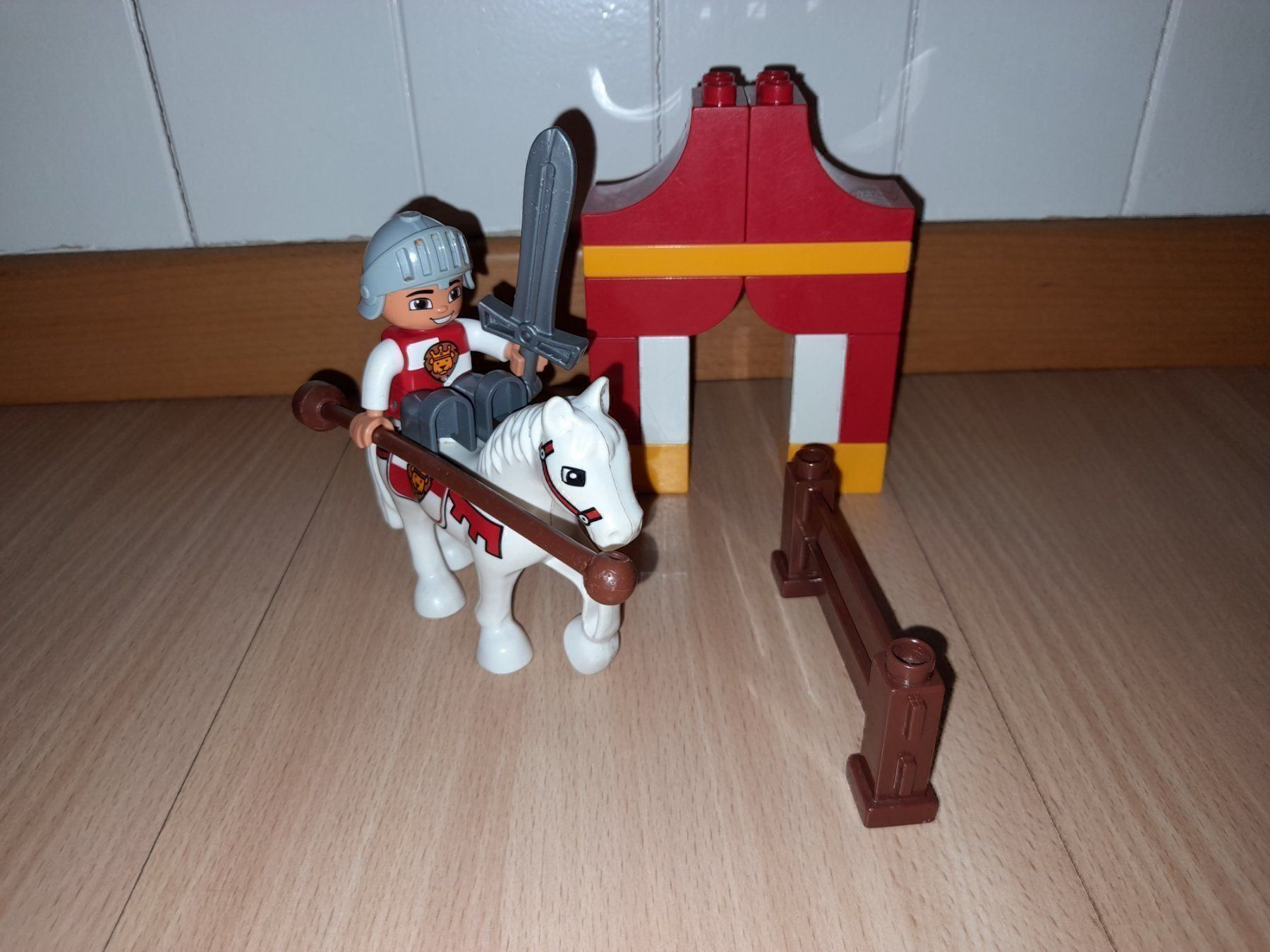 Lego Giocattoli: Lego Duplo Ritterturnier 10568 – Usato da Wittenbach venduto da Gugielmo 1