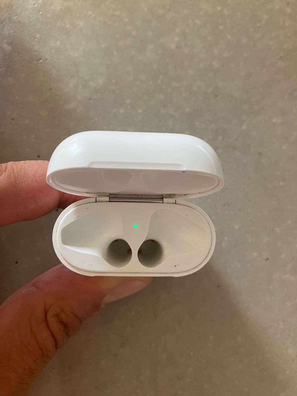 Apple Cuffie: APPLE AIRPODS Case – Usato da Lausanne venduto da mr.v 3