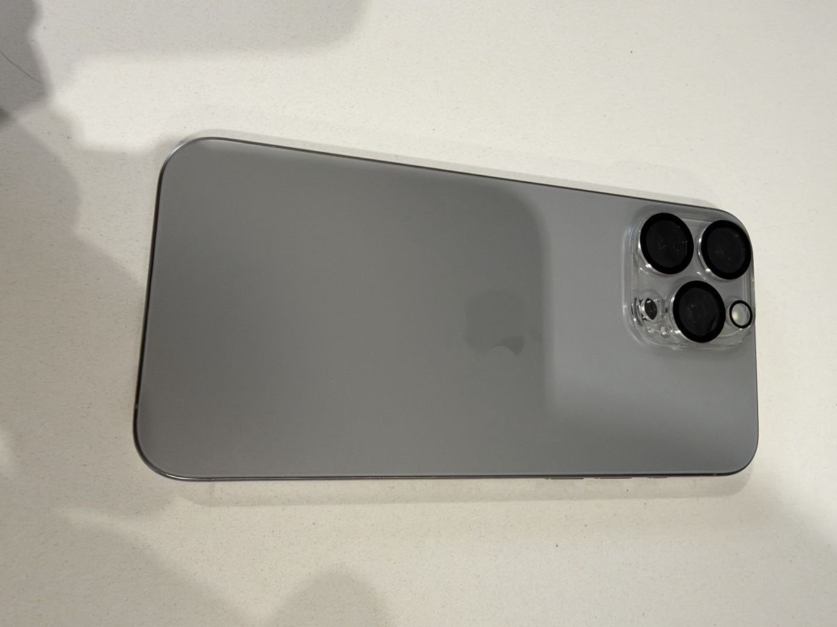 Apple Telefoni cellulari / Smartphones: Iphone 15 Pro Max 256GB silber – Nuovo (secondo la descrizione) da Basadingen venduto da rya_n9tc 1