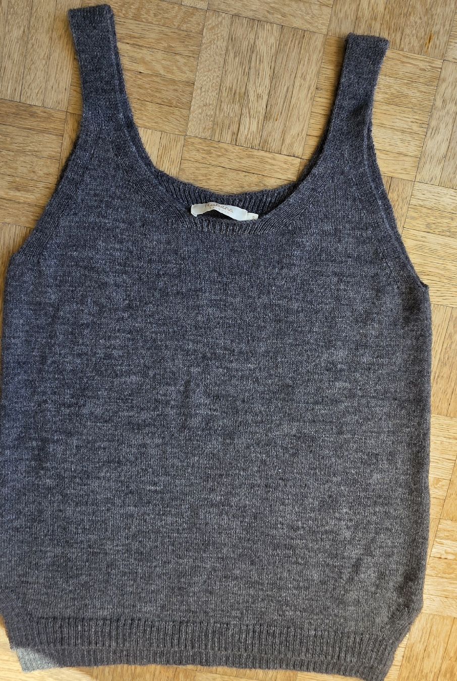 Top: Débardeur /Top laine gris taille S – Usato da Yverdon-les-Bains venduto da van_dq65 1