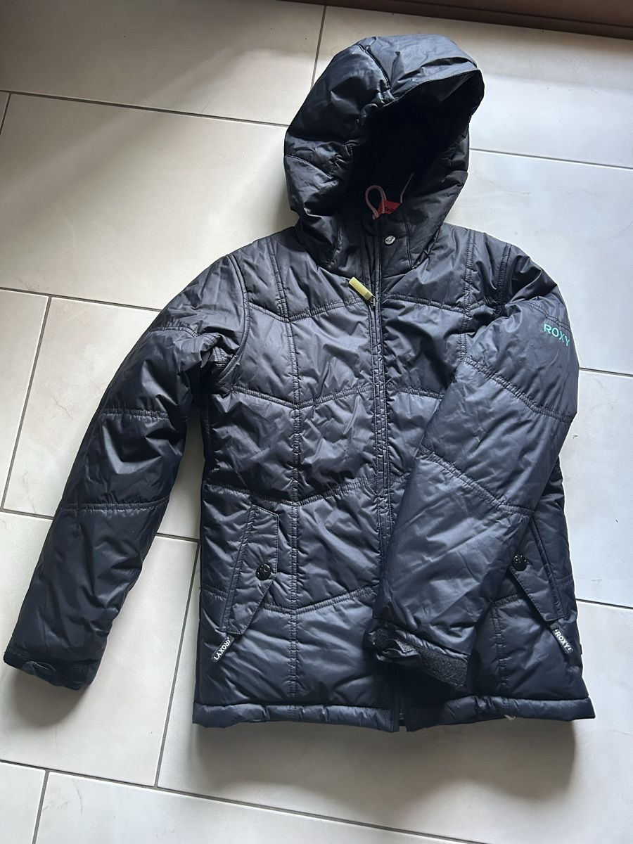 Roxy Jacken & Mäntel: Veste Roxy noire avec capuche neuve taille 152 – Neu (gemäss Beschreibung) aus Orsières von Maevalais
