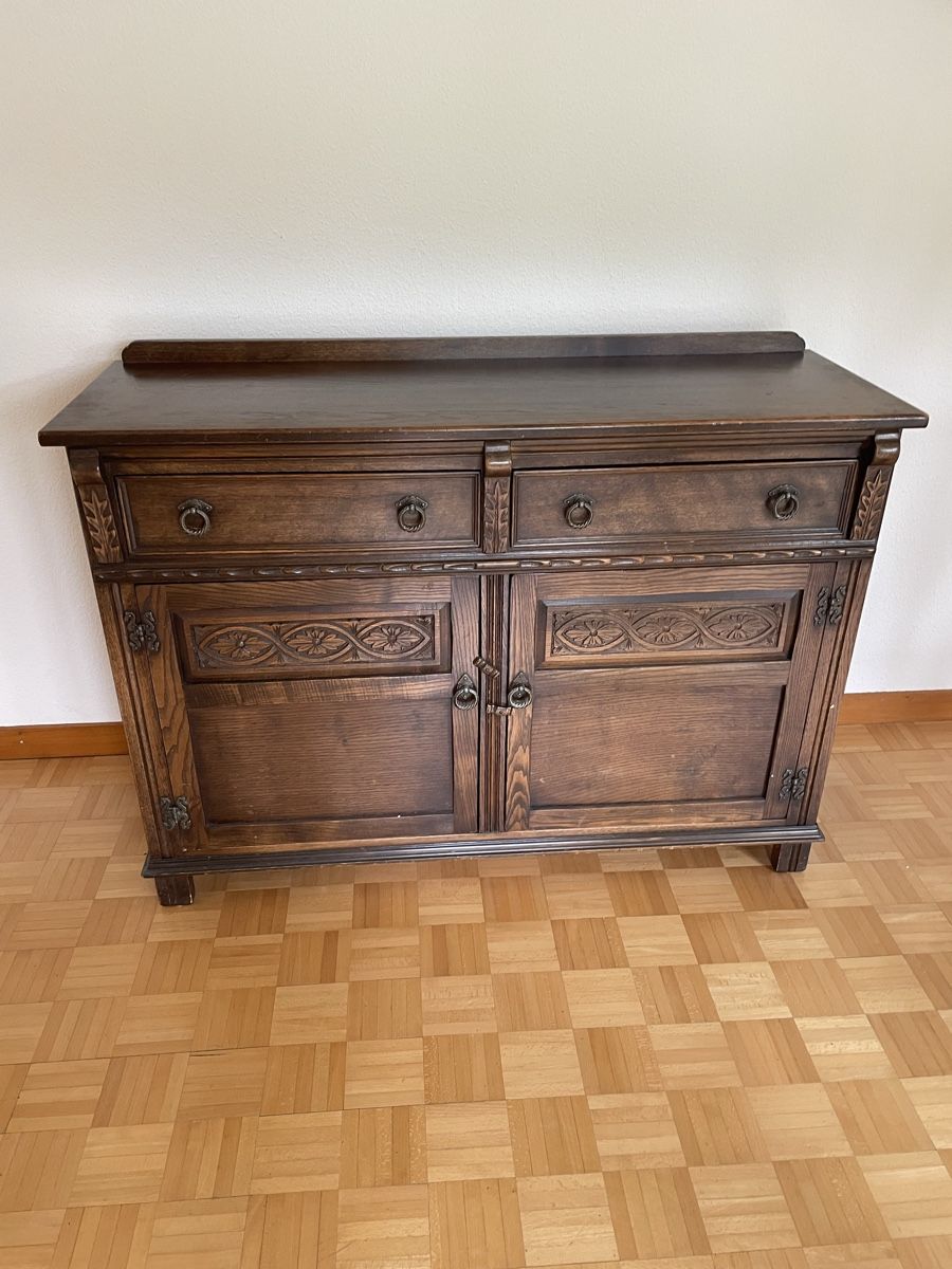 Credenze: Sideboard / Büffet Tudor  – Usato da Seltisberg venduto da Erdbi 1