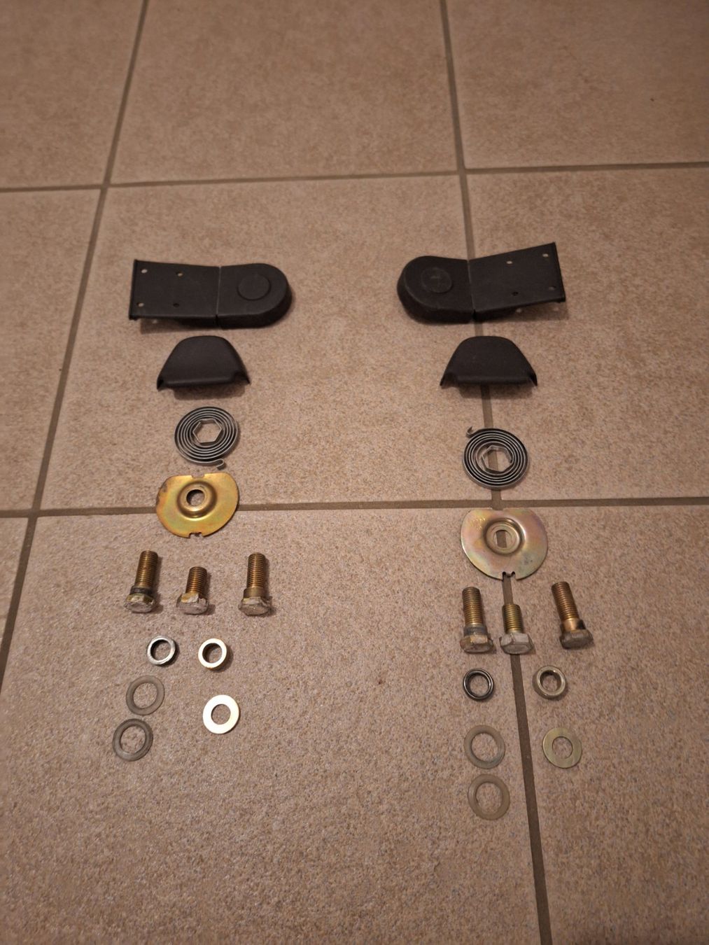 VW Tutti pezzi di ricambio auto: VW Golf 1/Cabrio Gurten-Set – Usato da Marbach LU venduto da seven014