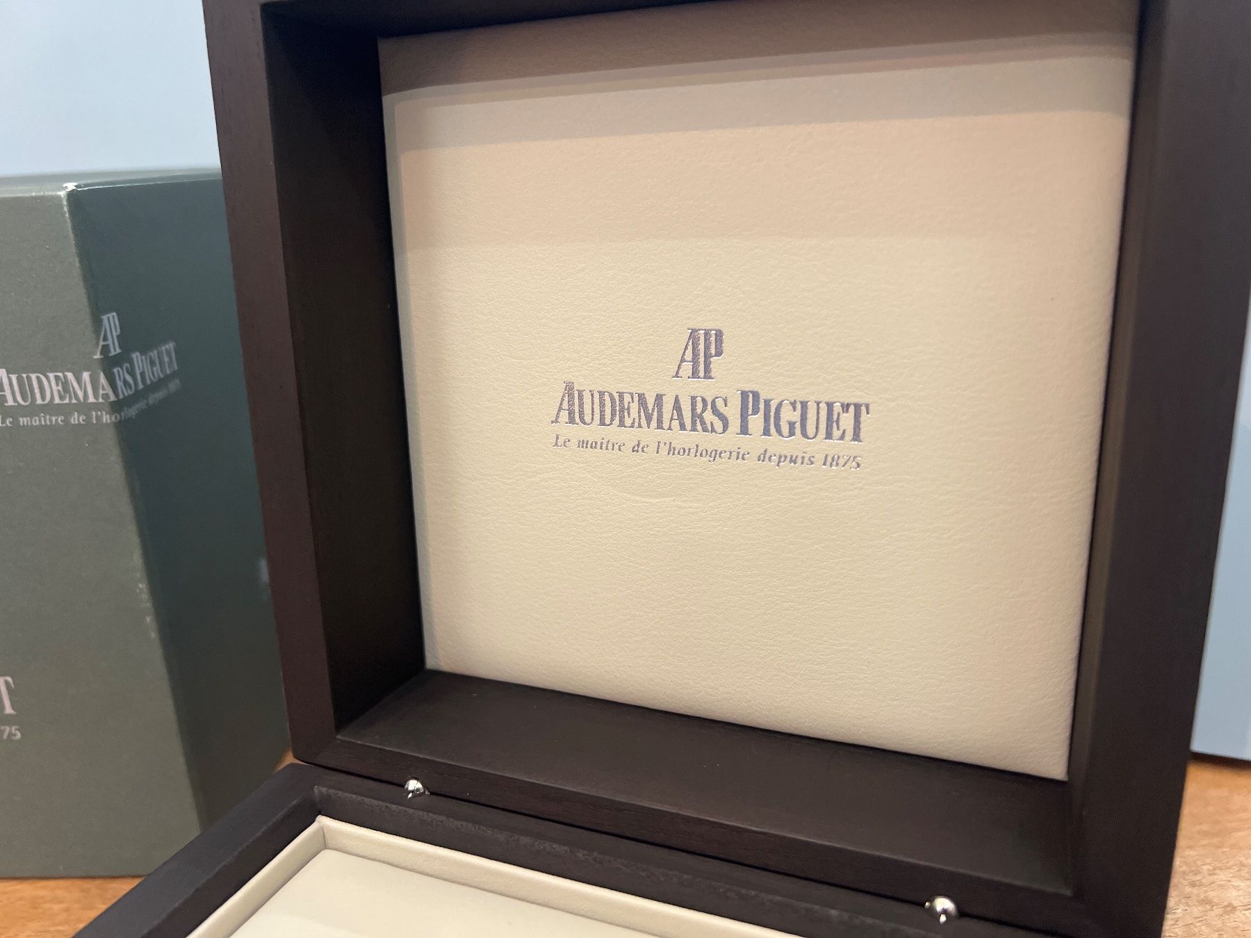 Audemars Piguet Orologi: AUDEMARS PIGUET Uhrenbox – Usato da Otelfingen venduto da Yossi-68 3