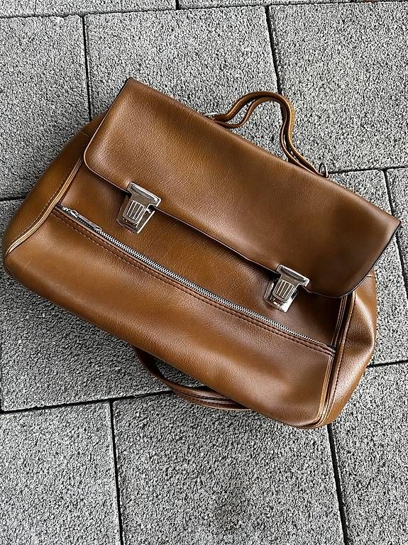 Sacs femmes: Div. Lederhandtaschen – D'occasion à Steffisburg par bar_f95z 2