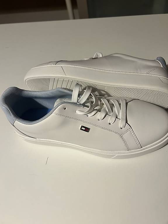 Scarpe da donna: Basket Tommy Hilfiger – Usato da Lully VD venduto da Nicosie