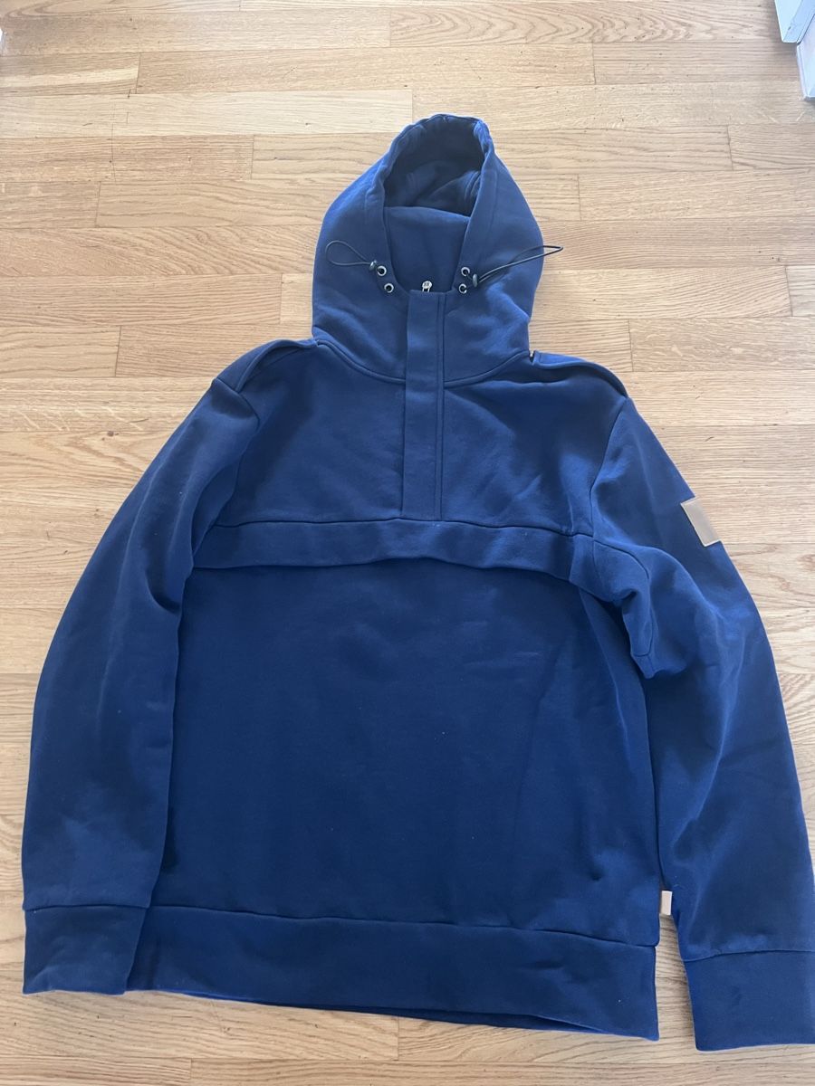 Maglioni & Felpe: Männer Kapuzenpullover  Navy Blue Gr. M – Usato da Frauenfeld venduto da eun_275d