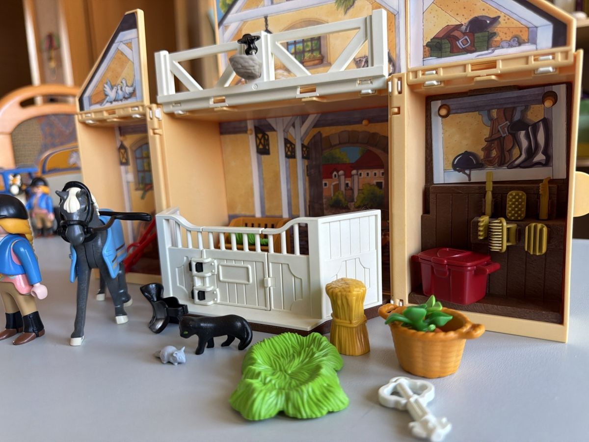 Playmobil Spielzeuge: Playmobil Stall – Gebraucht aus Münchwilen AG von Bam5 2
