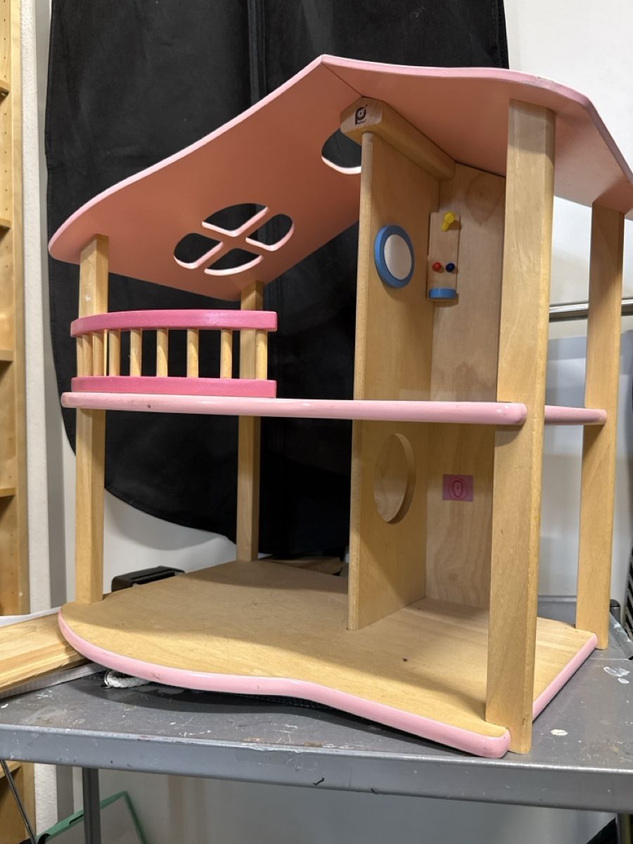 Case e mobili per bambole: Puppenhaus  Holz  mit Balkon gebraucht – Usato da Amriswil venduto da used2use 1